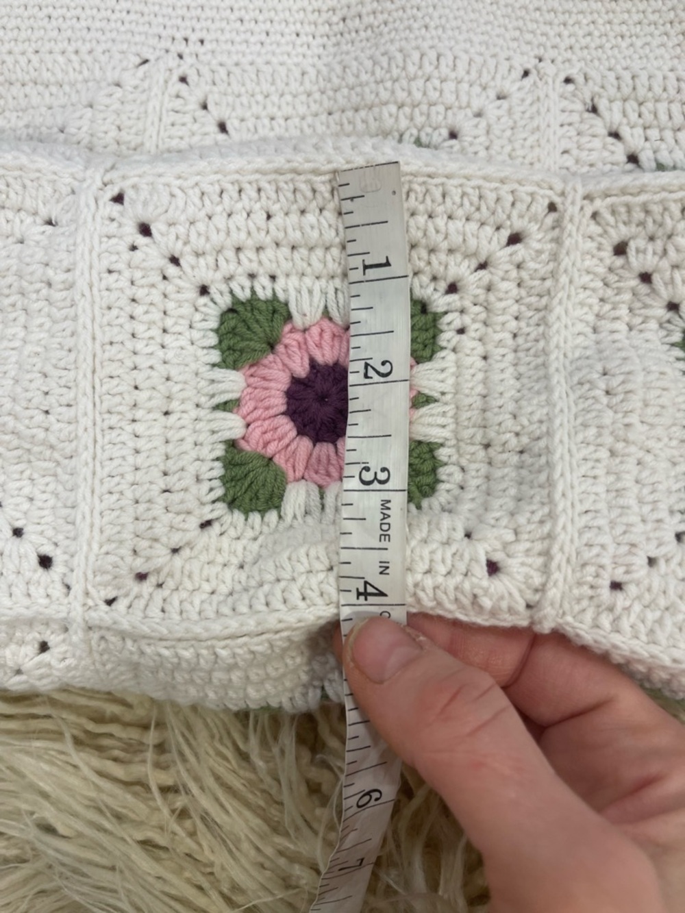 Cream Crochet Shoulder Bag with Pink Floral Squares so adorable! 😍 - Picture 15 of 16